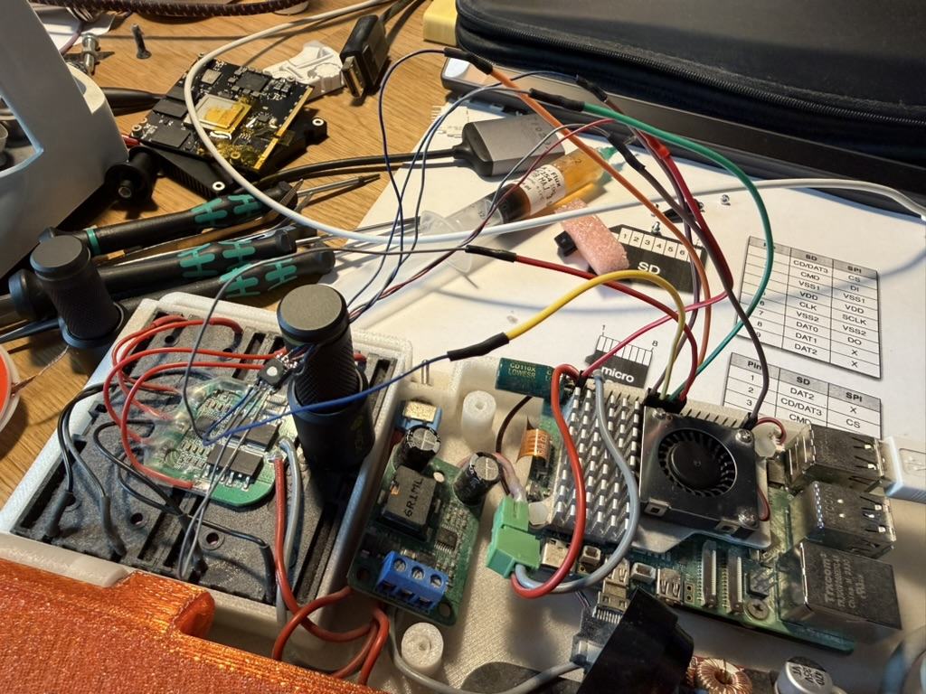 QSPI podłączone metodą deadbug do Raspberry Pi