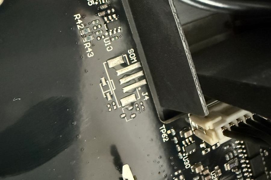 Motherboard: SOM unpopulated port